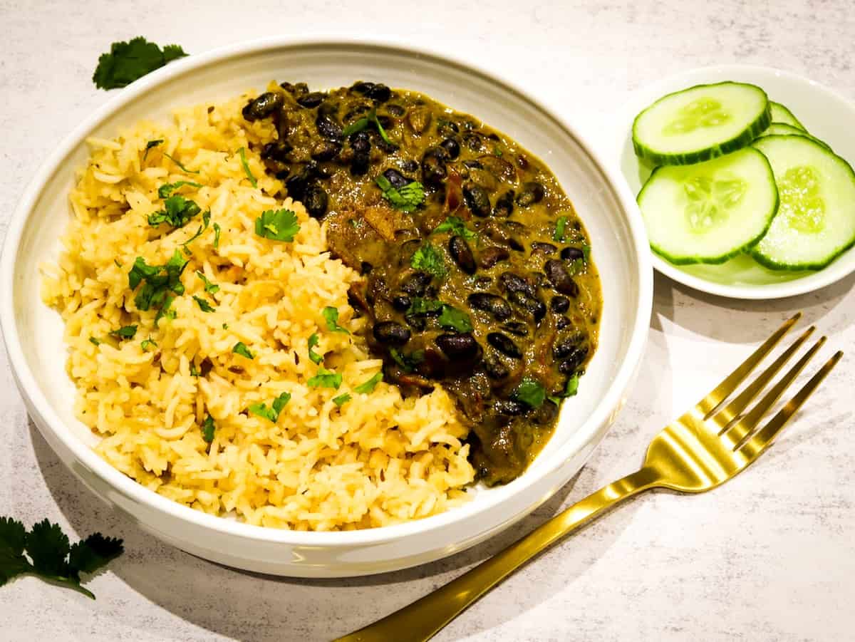 Black beans curry with garlic rice