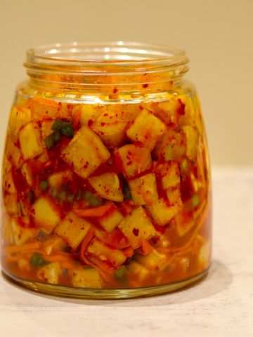 Vegan radish kimchi