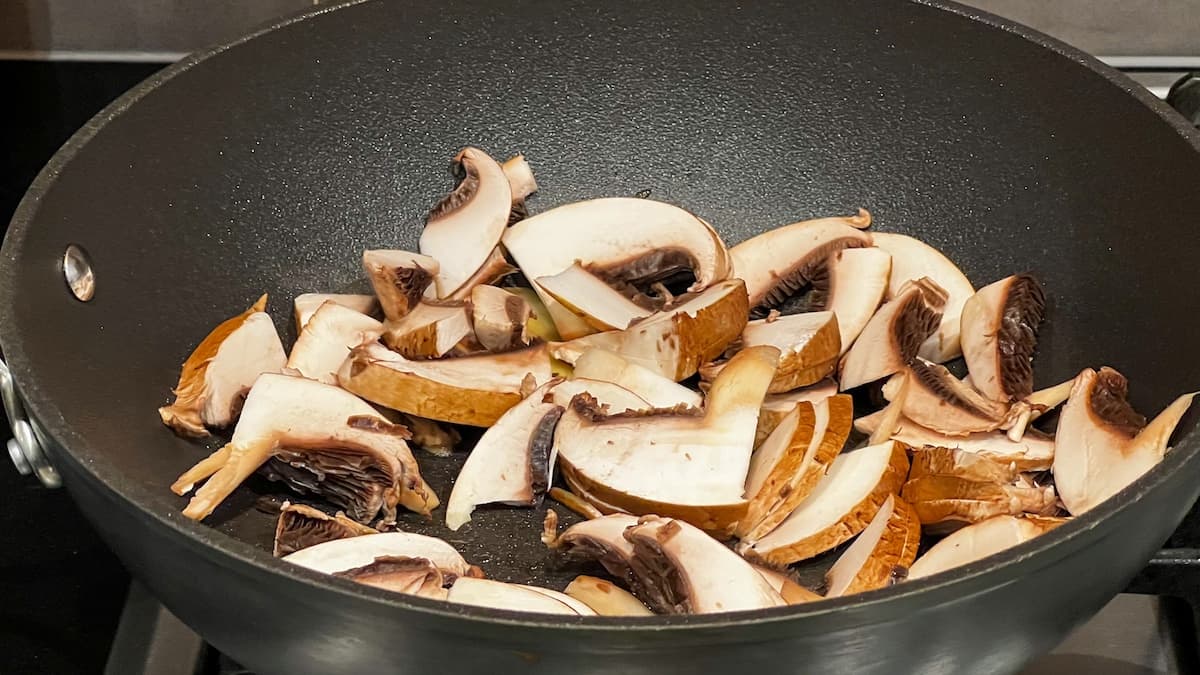 stir fry mushrooms in olive oil