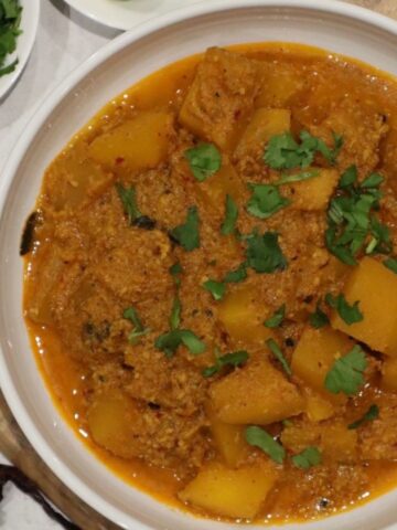 The most delicious South Indian style pumpkin curry you will ever make! It is spicy, aromatic, comforting and packed with flavour.